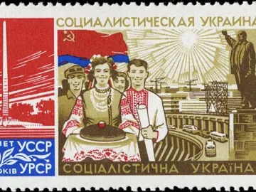 Lenin Monument figure in a long coat with his right arm raised on a stepped rectangular base.