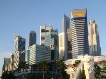 The Merlion statue spouting water with Singapore’s skyline behind it.