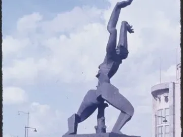 The Destroyed City sculpture by Ossip Zadkine in an open plaza, showing a dark figure with raised arms and a jagged void in its torso.