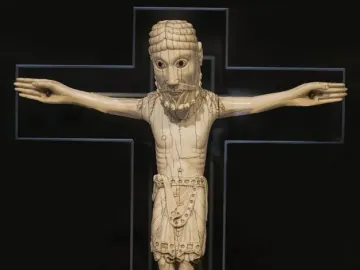 Carrizo Christ crucifix sculpture with a light-colored figure, dark cross, large eyes, beard, and decorative loincloth