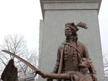 Tadeusz Kościuszko Monument showing a bronze standing figure with a feathered hat, a kneeling soldier, and an eagle on a stone pedestal.