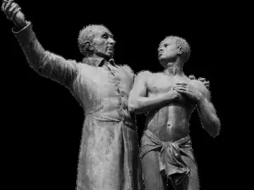 Victor Schœlcher statue showing two male figures, one in a coat with an arm raised and another bare-chested with shackles at his feet.