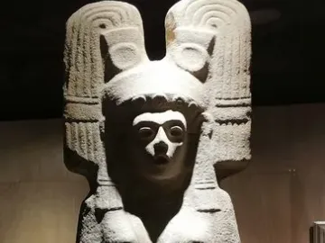 The Young Woman of Amajac statue with an ornate headdress and carved garment details.