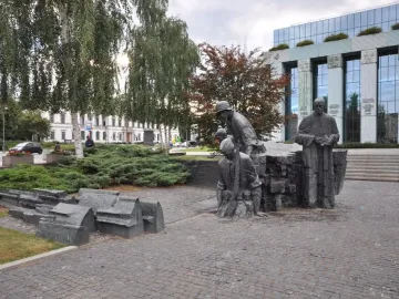 Warsaw Uprising Monument with bronze figures and collapsed building forms on a cobblestone plaza