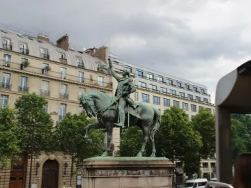 George Washington equestrian statue with a general on a rearing horse raising a sword.