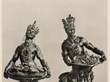 Moor with Emerald Plate sculpture showing a crowned figure with ornate jewelry holding a large tray above a rock-like base.