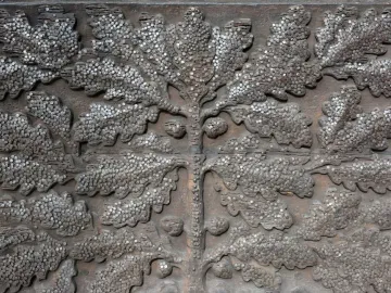 Wehrmann in Eisen surface with carved oak leaves and densely hammered metal nails