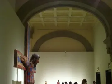 Batlló Majesty, a painted wooden Christ sculpture on a white display base.