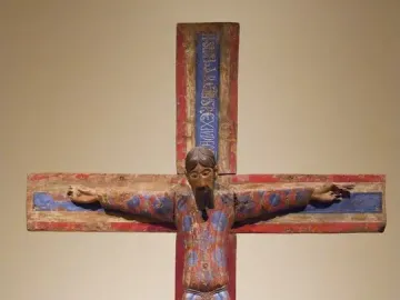 Batlló Majesty painted wooden crucifix with Christ shown on the cross.