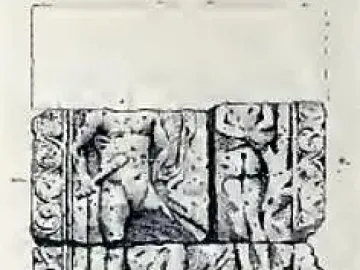 Two carved stone blocks from the Pilier d\'Yzeures-sur-Creuse stacked one above the other.