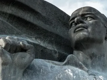 Ernst Thälmann Memorial showing the statue’s head and clenched fist against a textured background