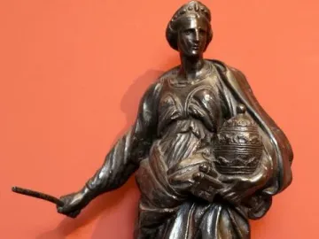 Tomb of Countess Matilda of Tuscany, a dark full-length statue of a crowned woman in flowing robes holding a rod and lidded vessel.