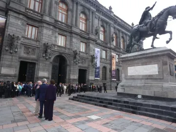 El Caballito, a bronze equestrian statue on a stone pedestal in a city square with people nearby