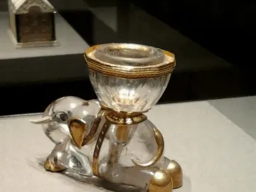 Crystal elephant sculpture with gold details and a ribbed salt cellar mounted on its back
