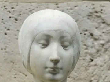 Marble bust of a young princess with her head gently lowered and eyes cast down.