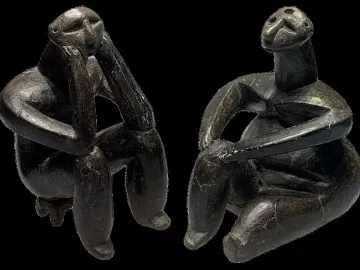 The Thinker of Cernavodă seated in a thoughtful pose beside the Sitting Woman of Cernavodă.