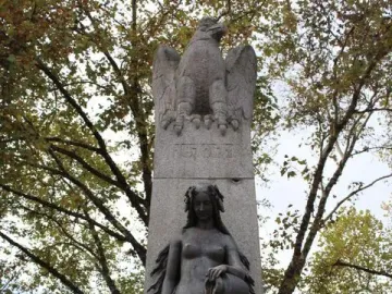 Mutter Kinzig monument with a spread-winged eagle atop a stone pedestal and a bronze female figure below.