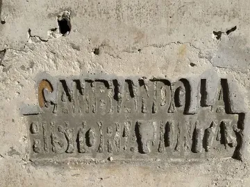 Raised letters on the Antimonumenta read \