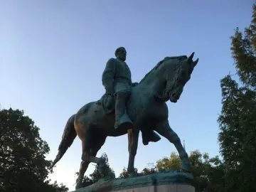Robert E. Lee Monument showing a bronze equestrian statue on a tall stone pedestal