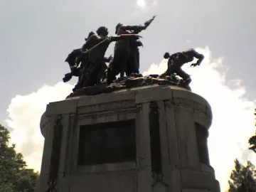 National Monument of Costa Rica with bronze figures in an action scene atop a stone pedestal
