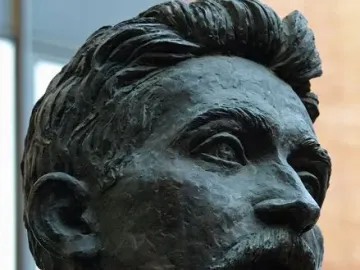 Bronze bust of A Lluís Millet with a mustache and bow tie