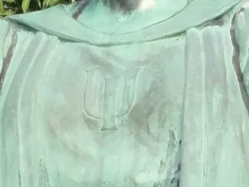 Close-up of Alma Mater showing the stylized U symbol on the statue’s chest.
