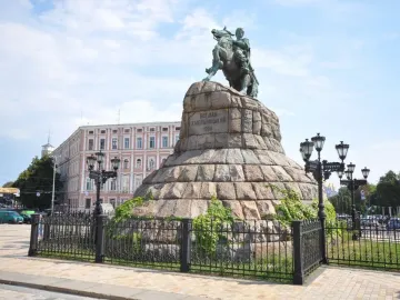 Monument to Bohdan Khmelnytsky, a bronze equestrian statue on a tiered stone pedestal with vines.