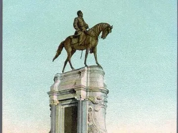 Robert E. Lee Monument with a large crowd gathered below, many holding flags.