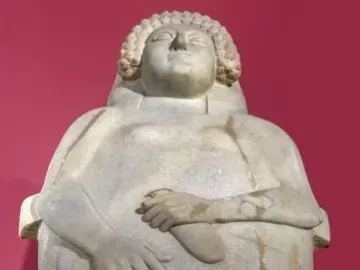 Lady of Cádiz reclining stone sculpture with carved hair and folded hands