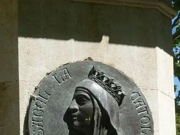 Bronze medallion of Isabel la Católica mounted on the Monument to Columbus in Salamanca.