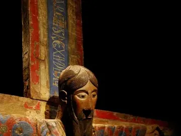 Batlló Majesty wooden Christ on the cross with painted red, blue, and gold details.