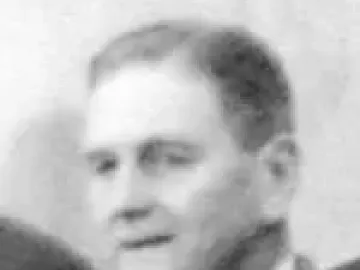 Black-and-white close-up of a sculpted head and shoulders from the Polio Hall of Fame, showing a man in a suit and tie.