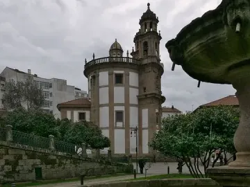 Herrería Fountain with a reflection of the Virgen Peregrina church in dark water