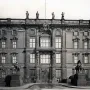 Horse Tamers statues flank the central entrance of the Berlin Schloss, with rearing horses and standing figures on large pedestals.