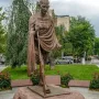 Mahatma Gandhi Memorial bronze sculpture of Gandhi walking with a staff on a stone pedestal.